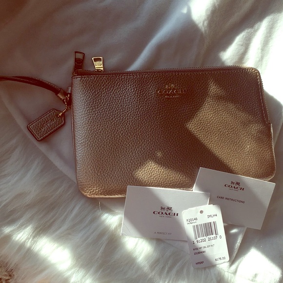 ✨NEW✨COACH gold double zip clutch wallet♥️ - Picture 1 of 8